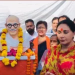 Diya Kumari offered flowers on the statue of Mahatma Gandhi in Jaipur