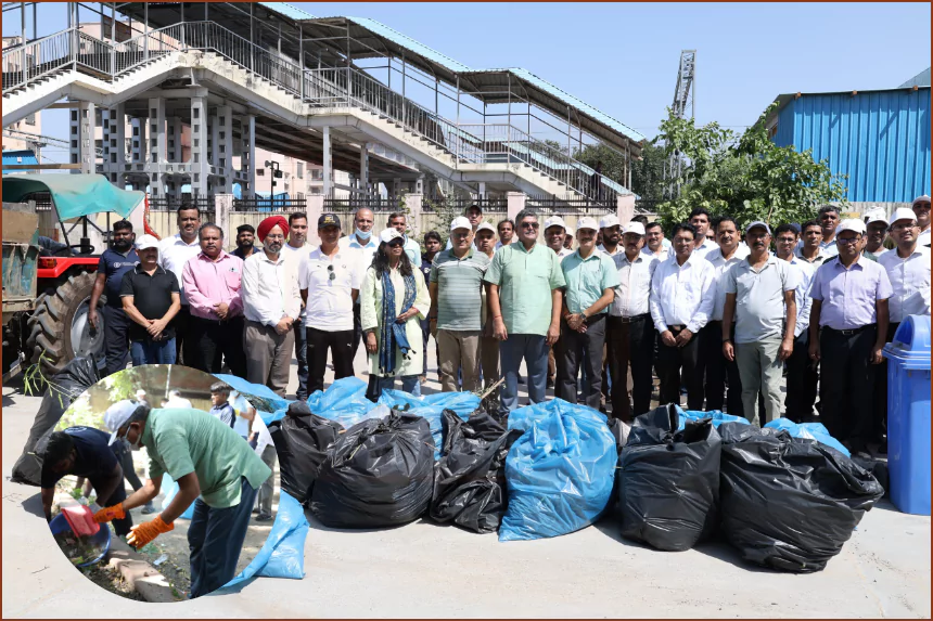 Railway workers donated labor under Swachh Bharat Diwas Jaipur