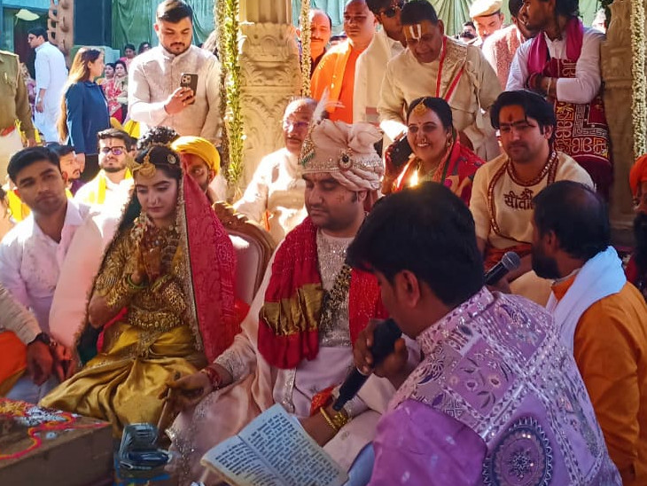 Indresh Upadhyay married a celibate in Jaipur.